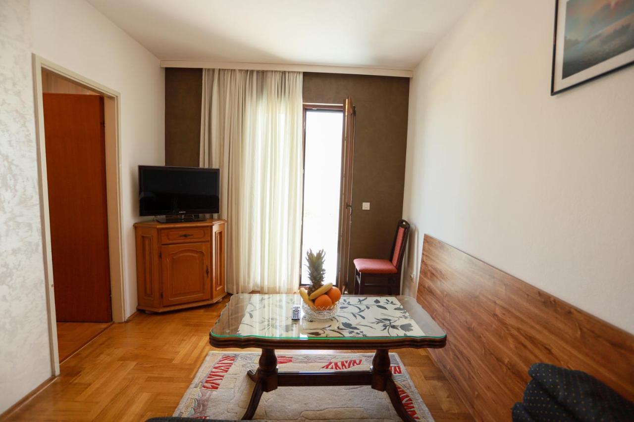 Apartments Cebra ヘルツェグ・ノヴィ エクステリア 写真